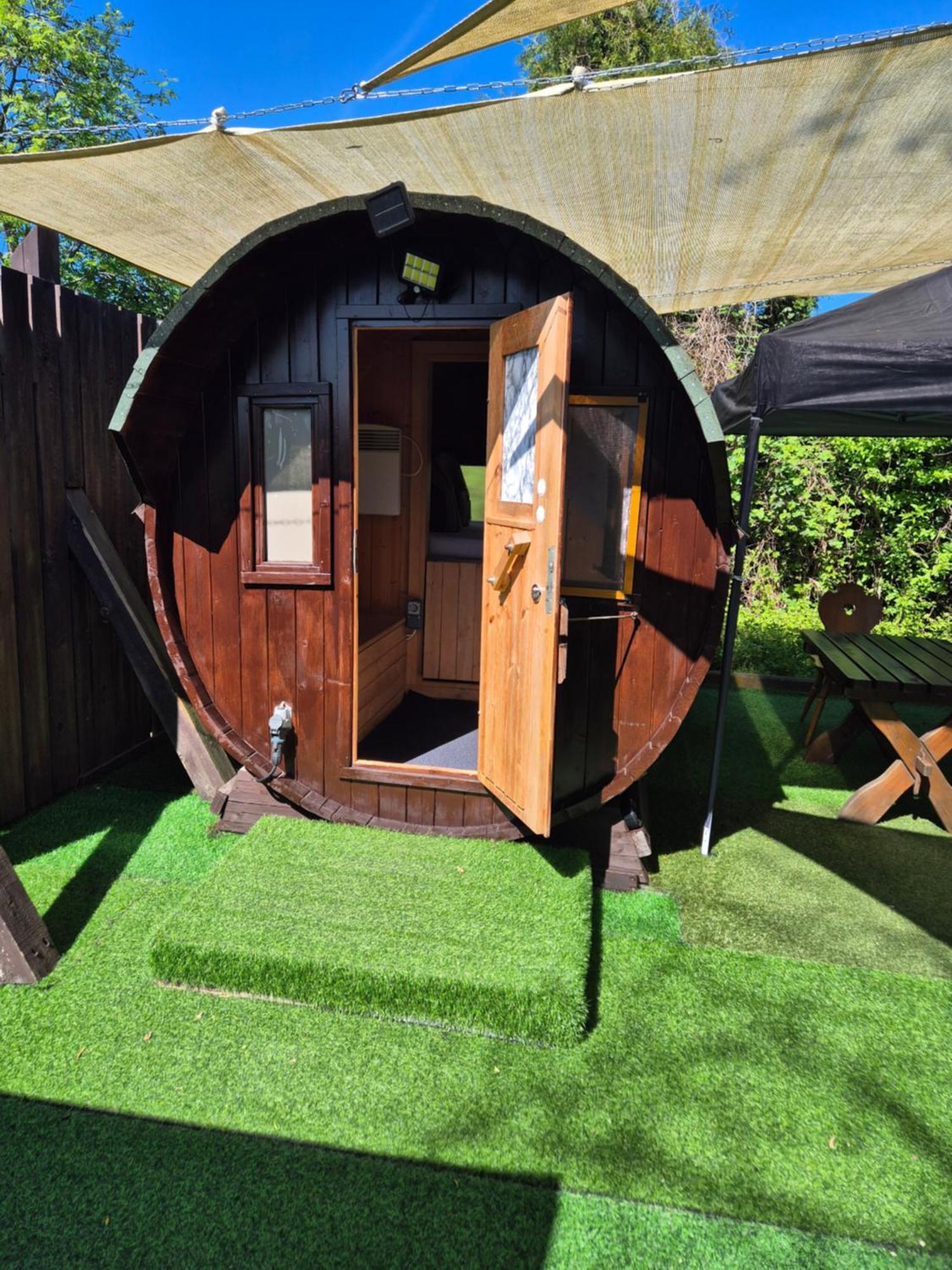 Mini Hotel Uebernachten Im Gurkenfass Lübbenau Dış mekan fotoğraf