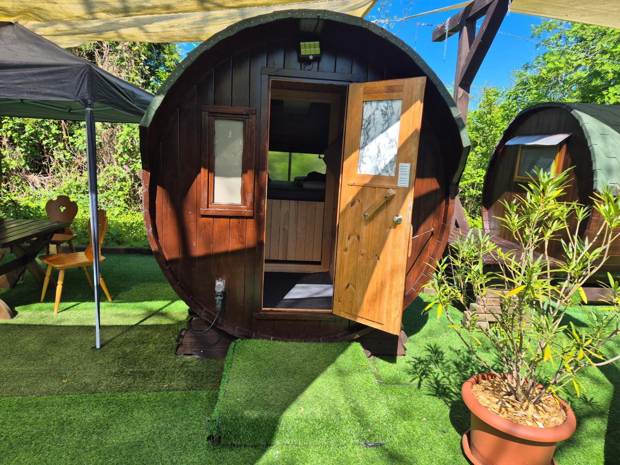 Mini Hotel Uebernachten Im Gurkenfass Lübbenau Dış mekan fotoğraf